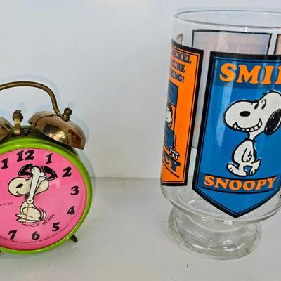 Vintage peanuts oversized glass and snoopy alarm clock jen8004 44.99