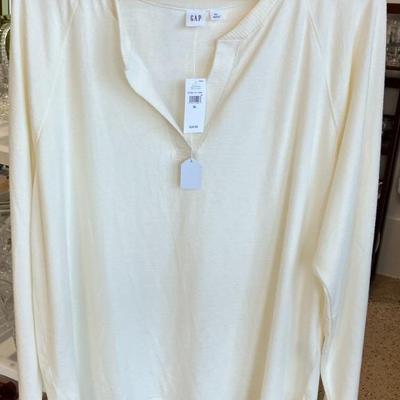GAP Ivory Super Soft XL V-neck Unisex Sweater with Tags AAA2590 $30.00  Airline HWY New Orleans LA 70118 By Appointment 10-4 M-S