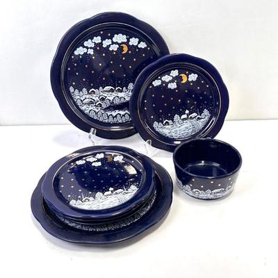 Lot #115 Vintage Waechtersbach Wintermärchen "Winter Dreams" 2 Luncheon Plates, 4 Salad Plates & 1 Cereal Bowl - West Germany