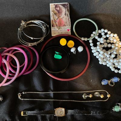Mystery Lot: Costume Jewelry