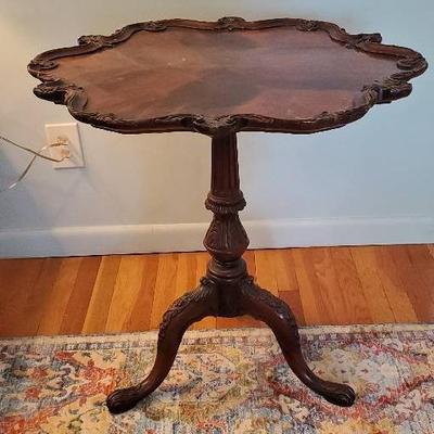 Vintage Queen Anne "Pie Crust" Pedestal Table
