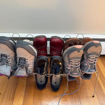 6 Pairs Of Size 8 Shoes & Rack