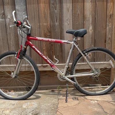 Nomad Pacific 24 speed bike