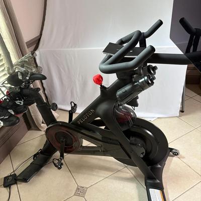 Peloton Bike PL02 with Shoes
