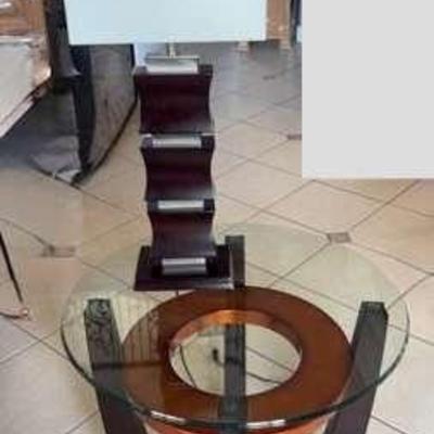 Contemporary Two Tone End Table & Lamp 