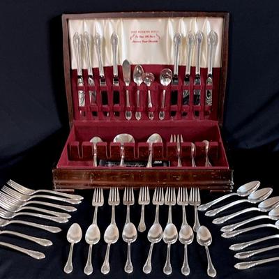 1847 Rogers Bros Remembrance Silverware Set Of 50