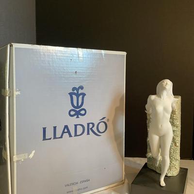 Lladró Renovatio Figure