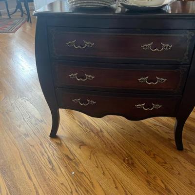 BOMBAY CHEST