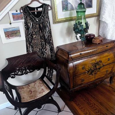 VINTAGE CHAIR
BOMBAY CHEST