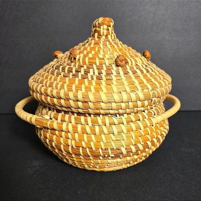 Mary Jane Bennett Hand Woven Sweetgrass Basket With Lid - 6”h, Mt Pleasant SC