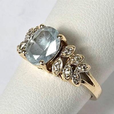 10K Gold (Marked) Light Green Stone & Diamond Ring - Size 5