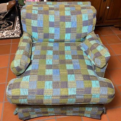 State of  Newburgh Upholstered Swivel Chair -30x24x24"