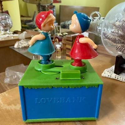 Vintage Yaps Dutch kissing couple coin bank