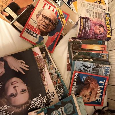 Sale Photo Thumbnail #164: Vintage magazines