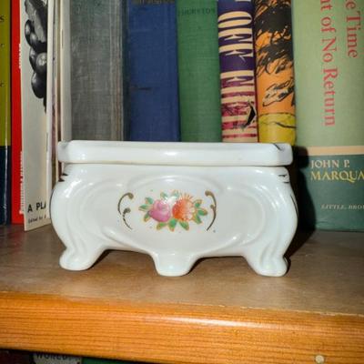 Vintage ashtray lidded trinket box