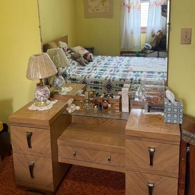United Furniture vintage mid century vanity 