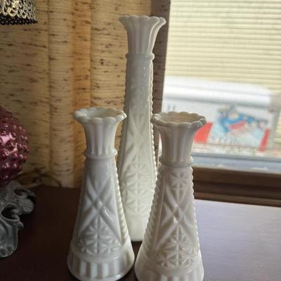 Vintage milk glass bud vases 