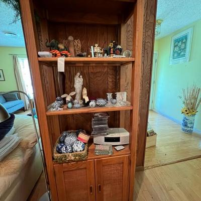Part of 3-piece bookshelf unit: bookshelf with glass shelves. There are 2 shelves and 1 cabinet unit
