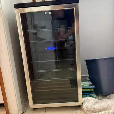 Wine refrigerator