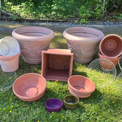 Garden Pots, Baskets And Liners