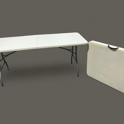 2 Folding Tables 