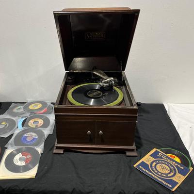 Victrola Victrola Talking Record Machine ~ WORKS! ~ W/ Record Collection