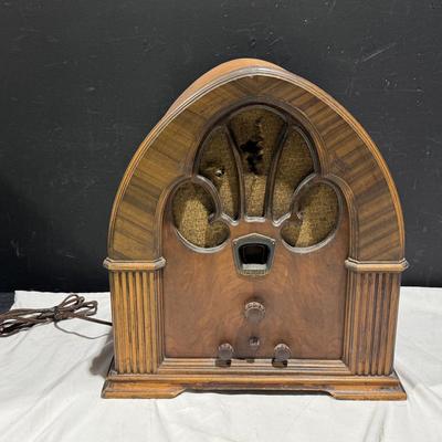 Vintage 1930s Philco Cathedral Art Deco Radio