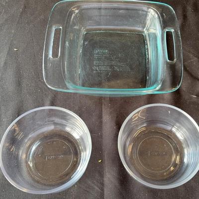 Pyrex Baking Dish with 2 Bowls – Kitchen Classics!