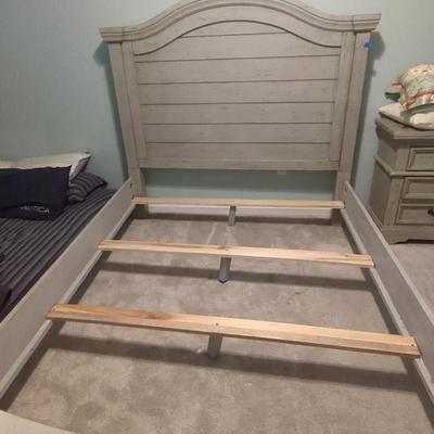 Queen-Sized Grey Farmhouse Bedroom Suite – Rustic Elegance & Comfort (one bottom drawer is stuck)
