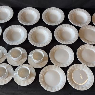 Haley by Kennex Dinnerware Set – Classic White Elegance