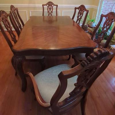 Dining Table with 6 Chairs – Classic & Comfortable