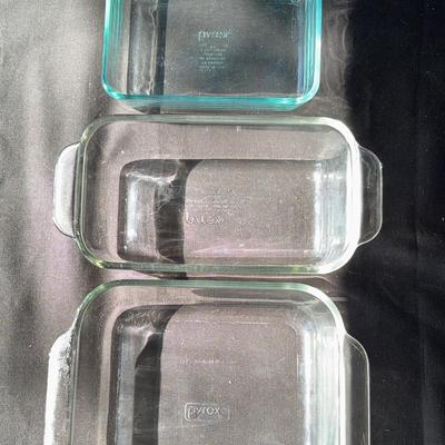 Pyrex 5-Piece Dish Set – Bowls with Lids & Baking Dishes