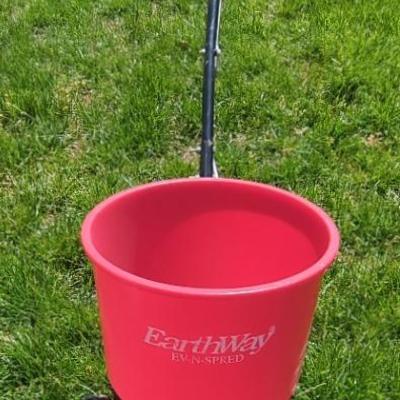 Earth Way Ev-N-Spred