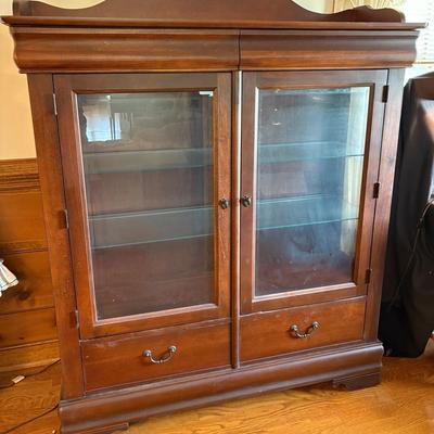 Broyhill Illuminated Cabinet-Cherry