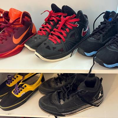 Vintage Nike Tennis Shoes