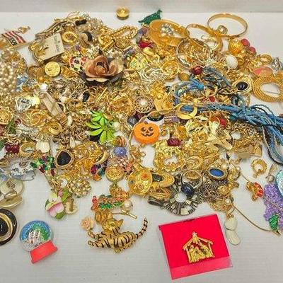 #804 • Costume Jewlery

