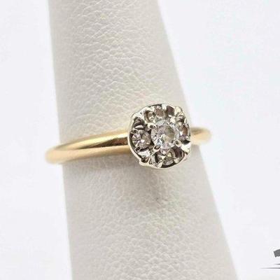 #572 • 14k Gold and Diamond Ring, 2.4g
