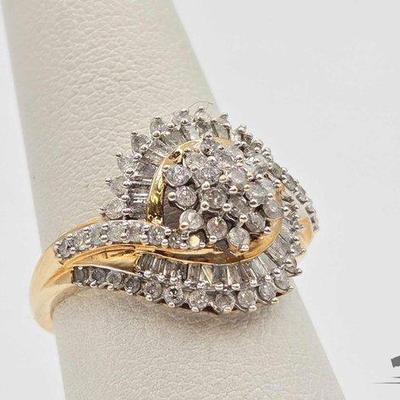 #628 • 10k Gold Diamond Statement Ring, 3.4g
