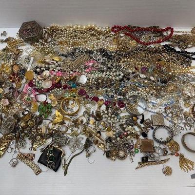 #810 • Costume Jewelry
