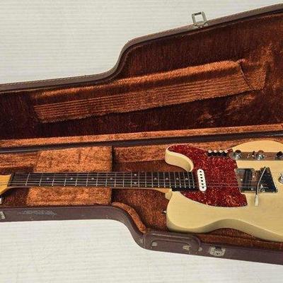 #2908 • Fender Deluxe Nashville Telecaster with Case
