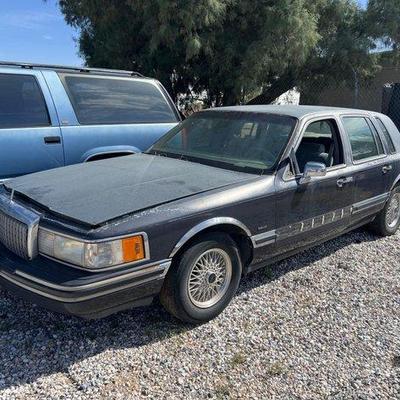 #345 • 1994 Lincoln Town Car
