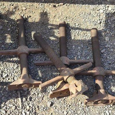 #81012 • (4) Scaffolding Screw Jacks
