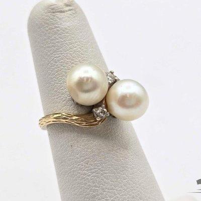 #540 • 14k Gold Diamond and Pearl Ring, 4.3g
