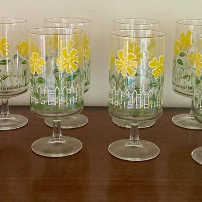 12 Vintage 1960s Daisy & Picket Fence Embossed Glasses 