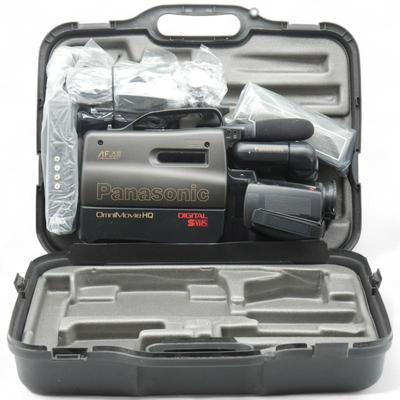 Panasonic Omnimovie HQ Digital SVHS Camcorder w/ Case