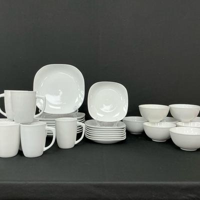CorningWare Four Piece Place Setting For Eight