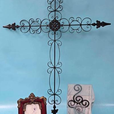 "Woodwick" Red Diffuser Sconce and More