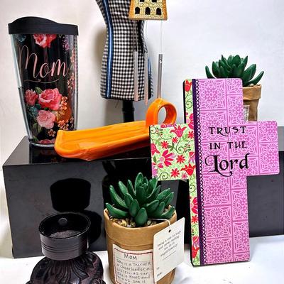 “Ganz” Mom Gift Decor Set