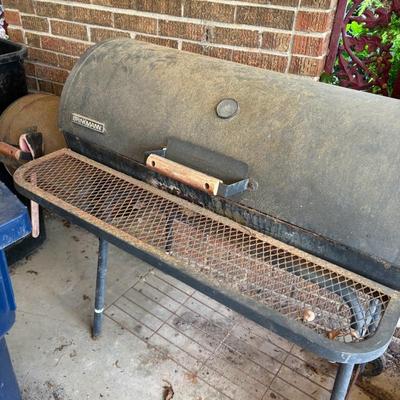 Mechanical condition unknown on the grill.  Sold as is.