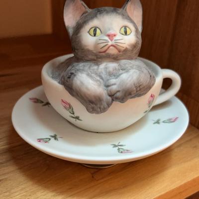 Mann Japan 1980s Collectible Kitten Music Player